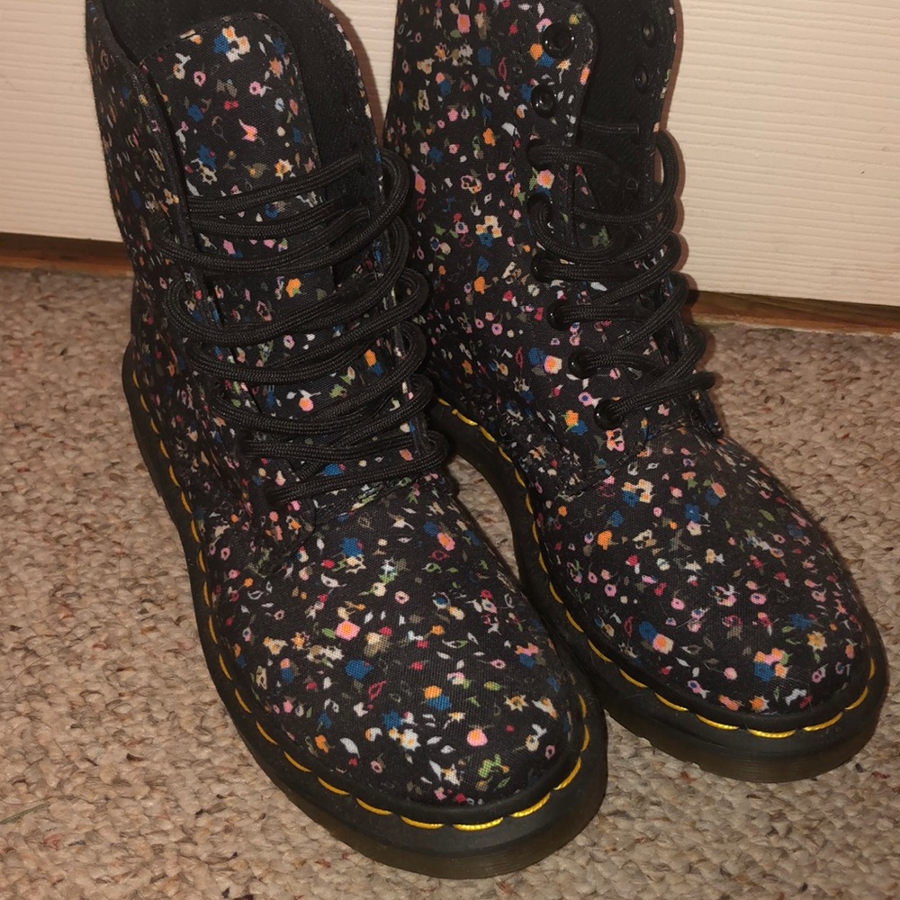 flower dr. martens